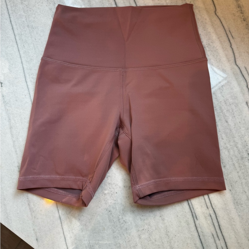 Wunder Train High-Rise Short - size 4